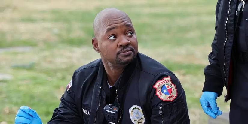 Brian Michael Smith as Paul Strickland in 911 Lone Star