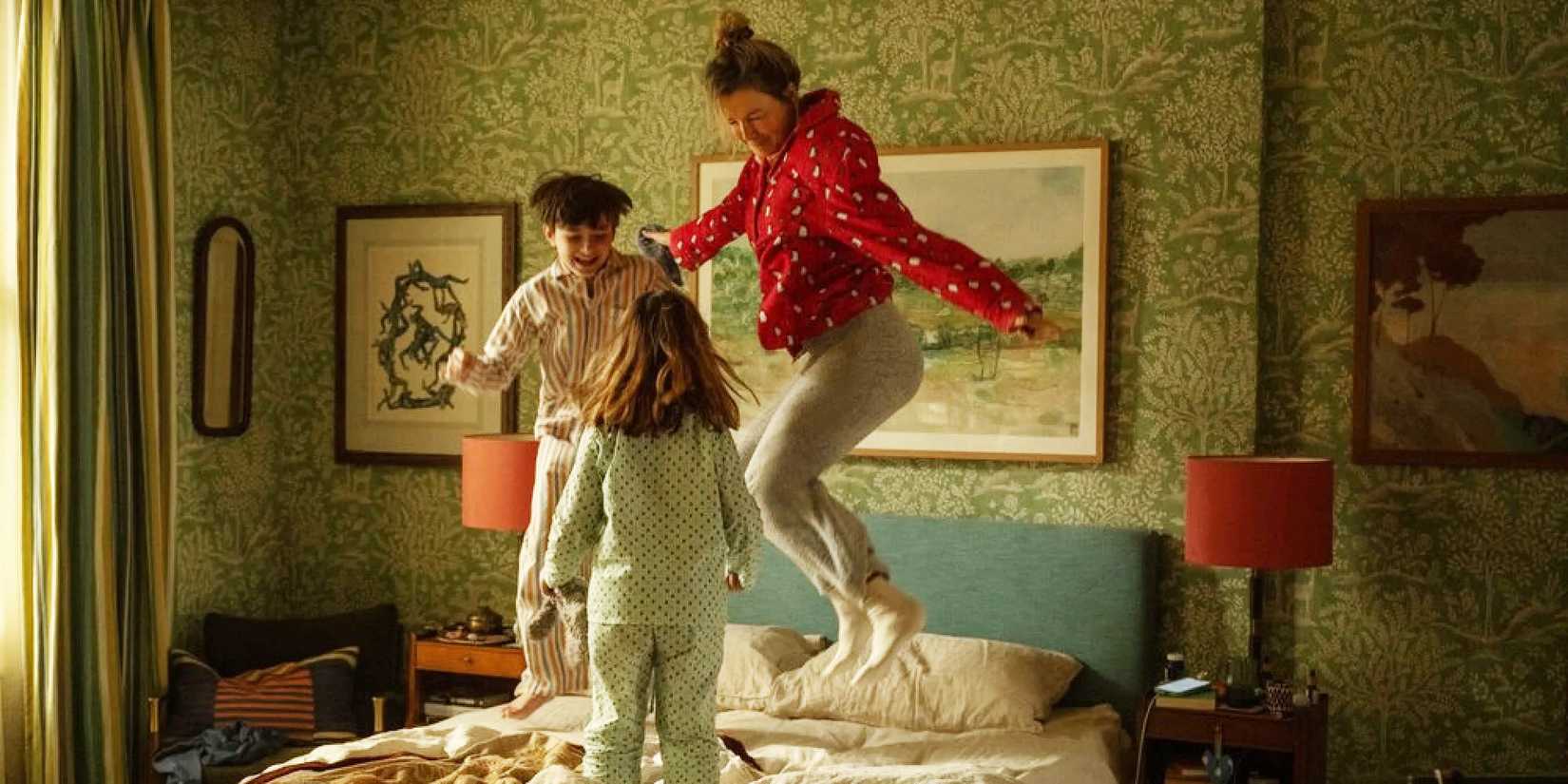 Bridget Billy and Mabel dancing on the bed in Bridget Jones Mad About the Boy