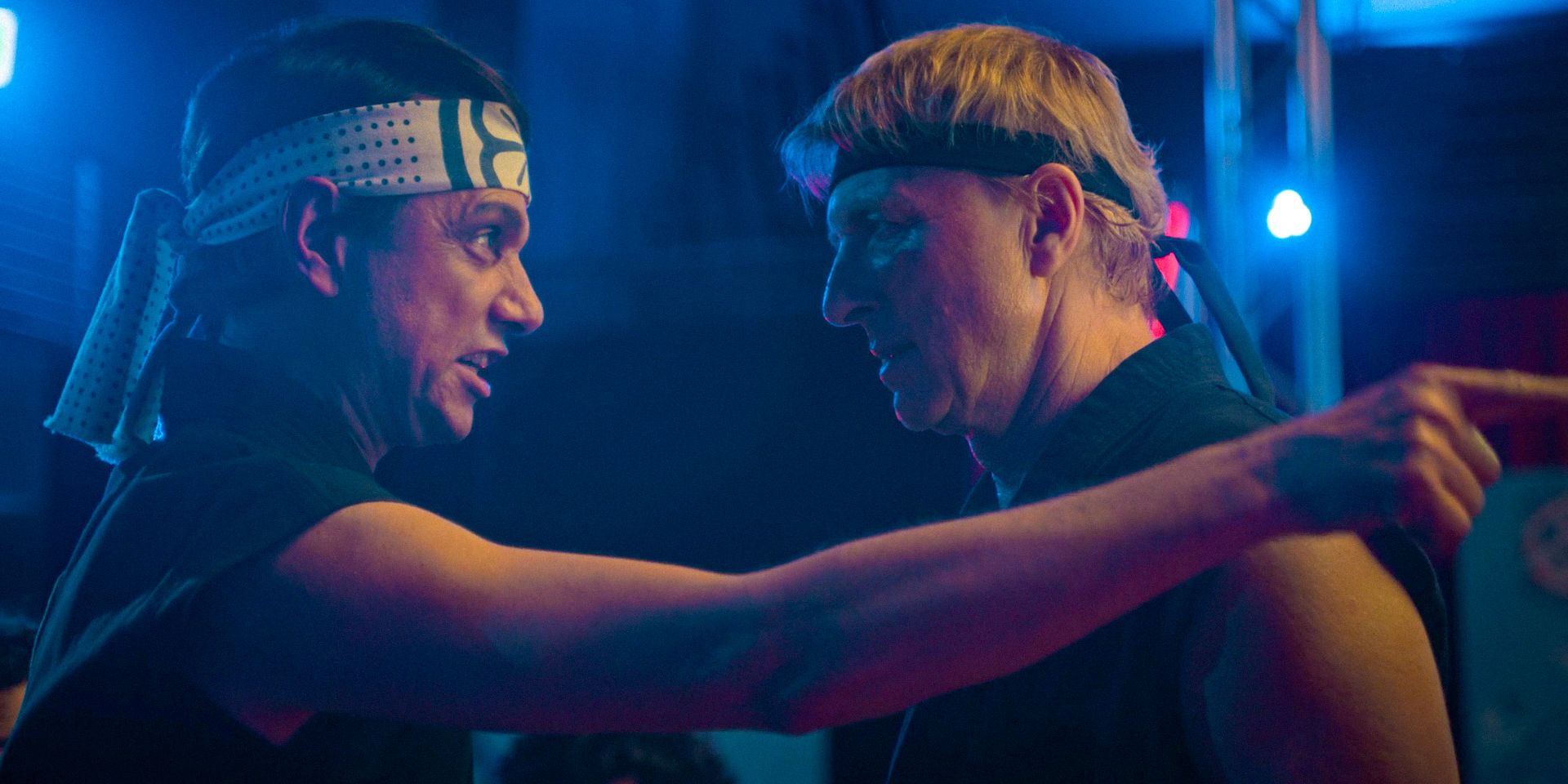 Daniel Larusso (Ralph McKio) îl motivează pe Johnny Lawrence (William Zabka) până la meciul său din Seki Taikai în Cobra Kai Sezonul 6 EP 15