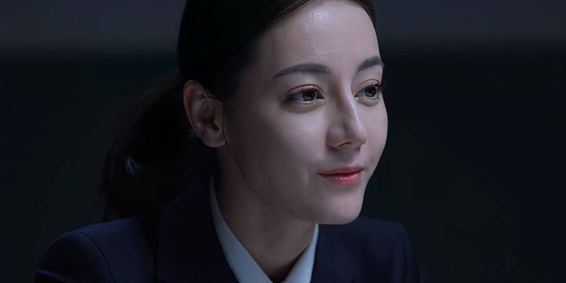 Dilraba Dilmurat with a cocky smile in Prosecution Elite