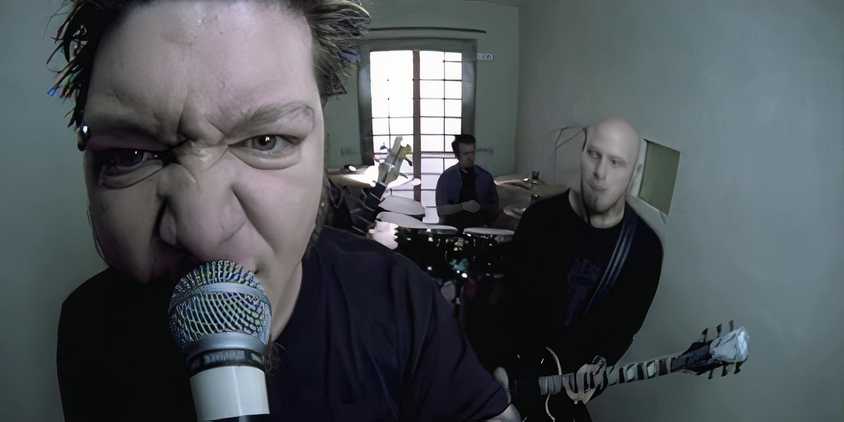 Drowning Pool singing Bodies in front of a fisheye lens in a music video