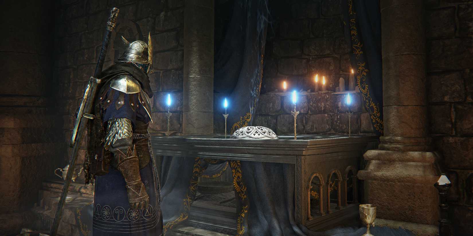 Wylder standing in front of an altar in the Roundtable Hold in Elden Ring Nightreign.