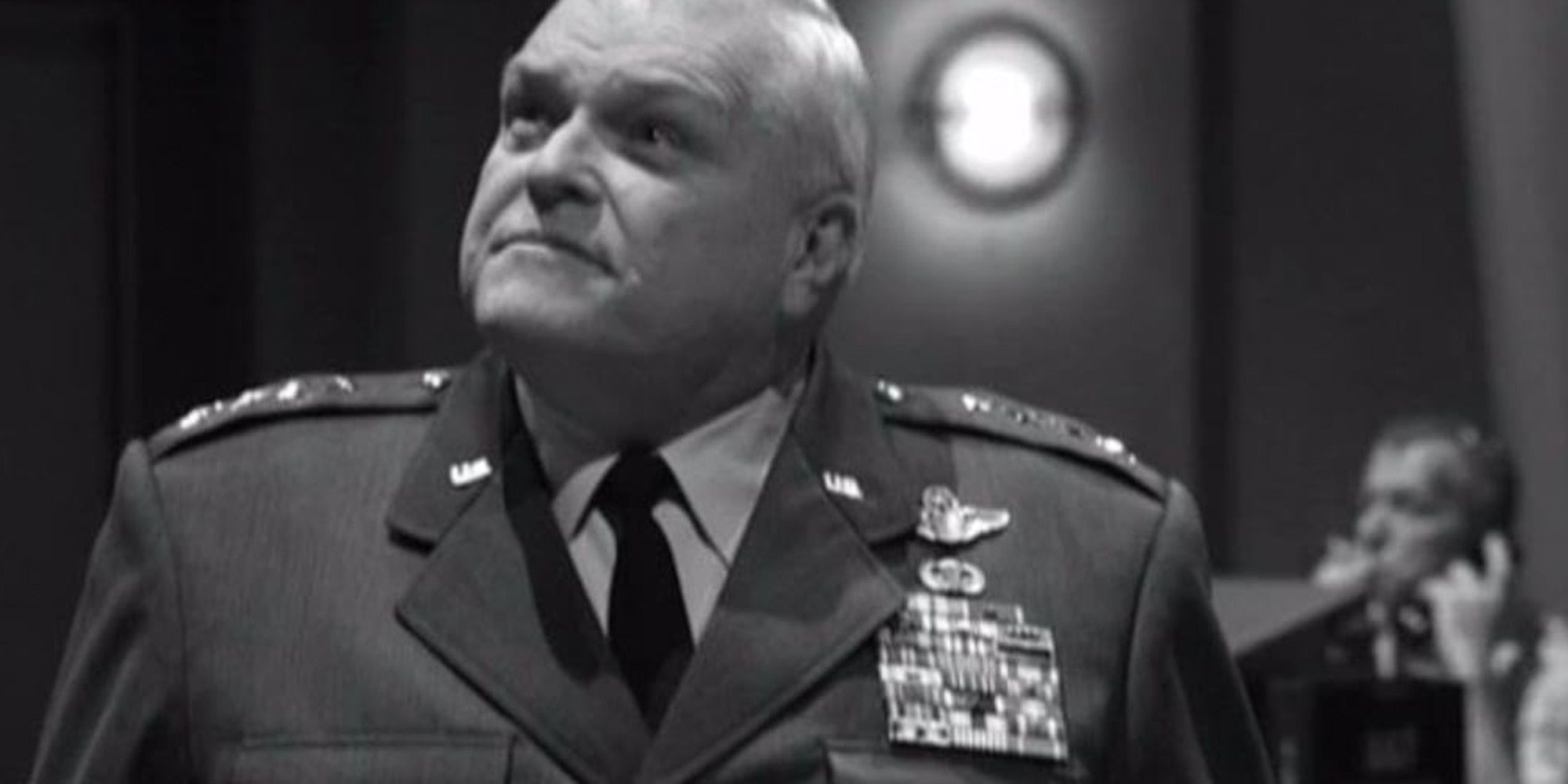 Brian Dennehy looking up in Fail Safe 2000 