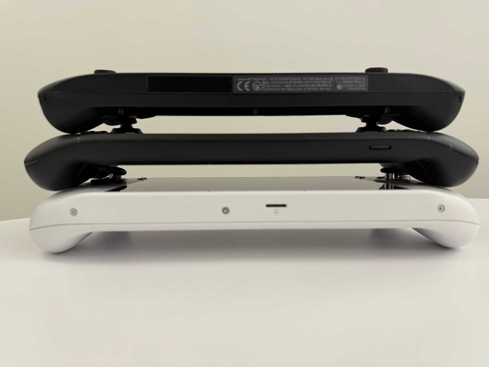 Lenovo Legion S Handheld depth, compared to other handhelds, on a white background.