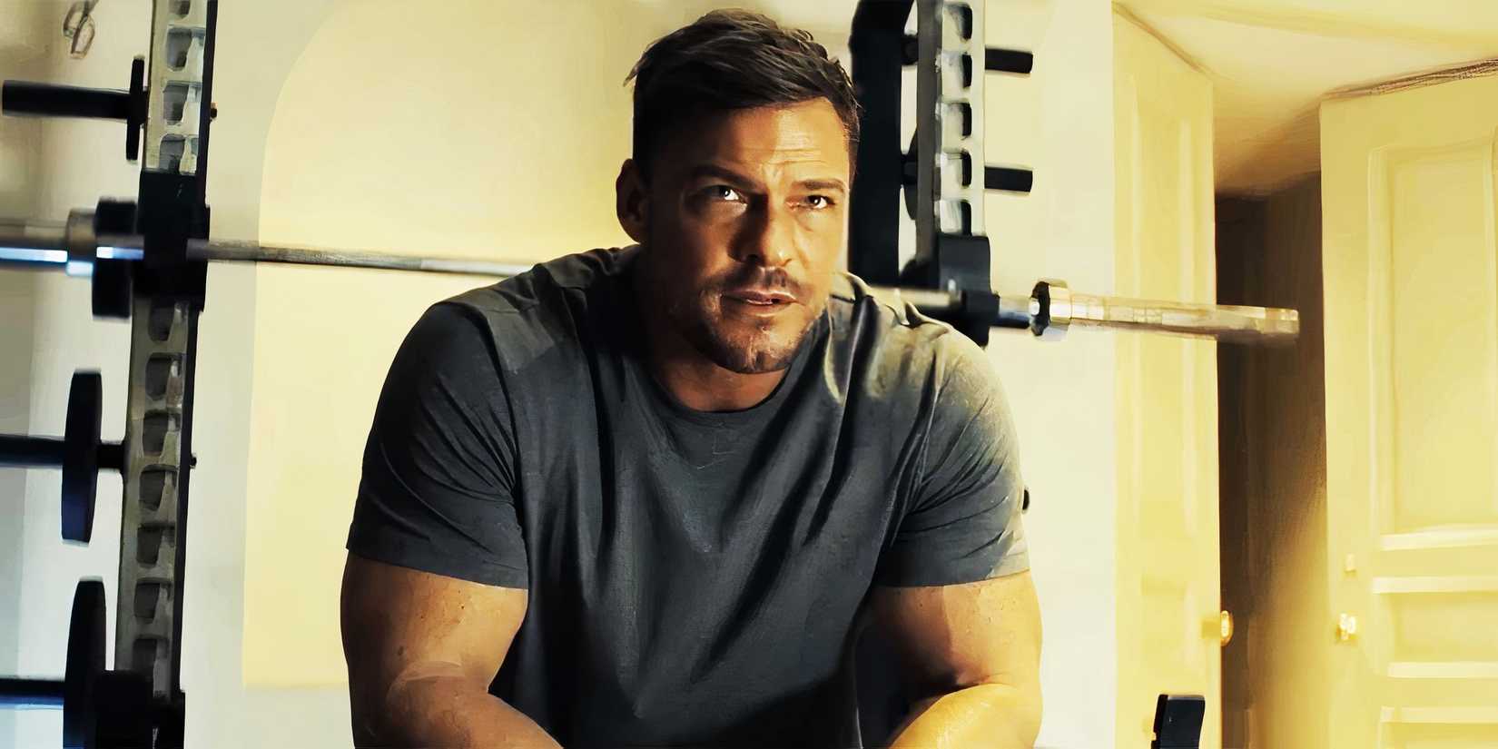 Jack Reacher looking at Paulie dismissively in Reacher season 3