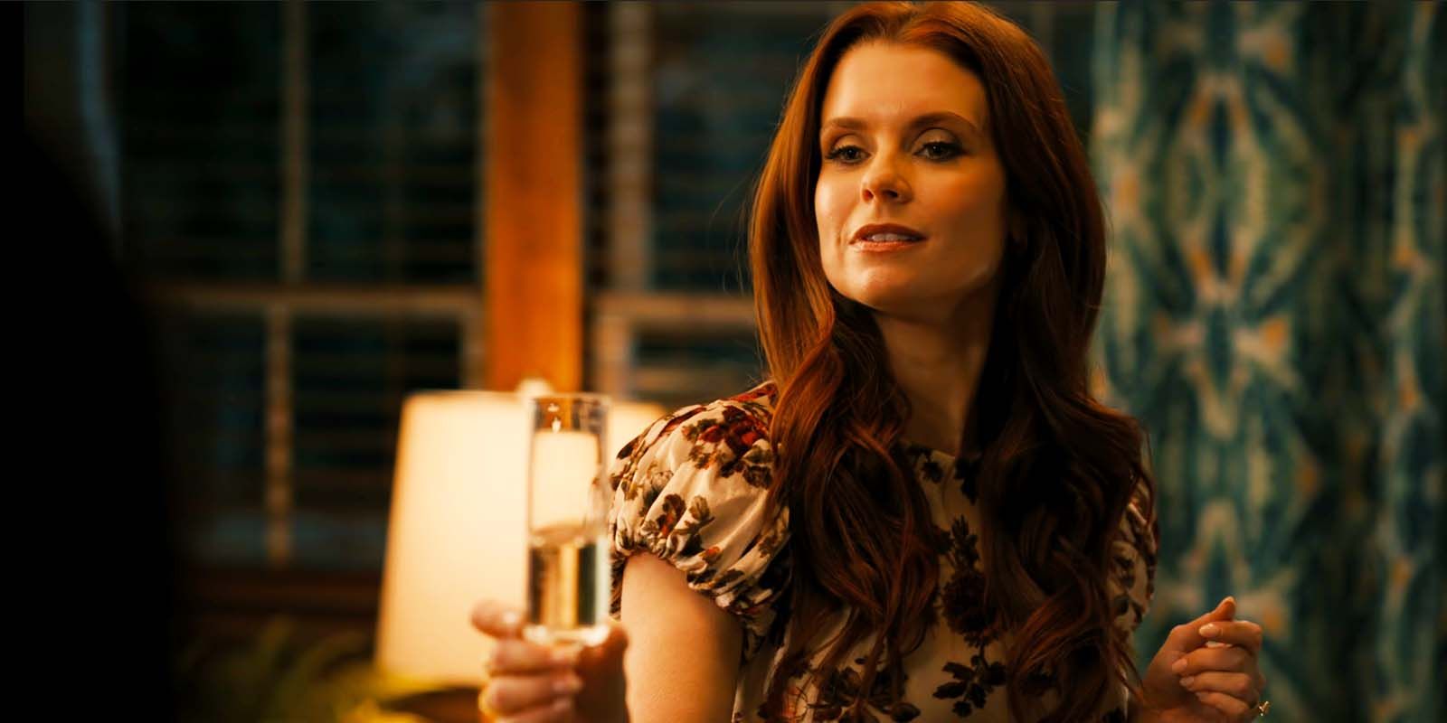 Joanna Garcia Swisher como Maddie na Sweet Magnolias Temporada 4