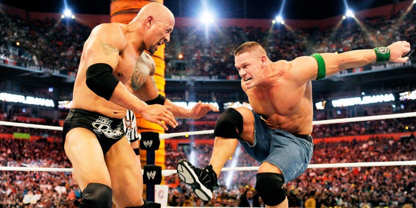 John Sina donne un coup de pied à l'estomac à la WWE Wrestlemania xviii