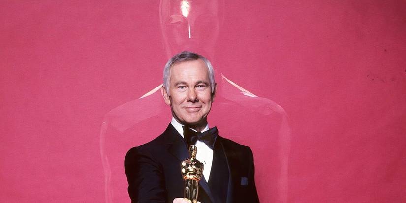 Johnny Carson holding an Oscar statuette at the Oscars ceremony