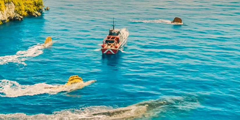 A boat is surrounded by aquatic dinosaurs in Jurᴀssic World Rebirth