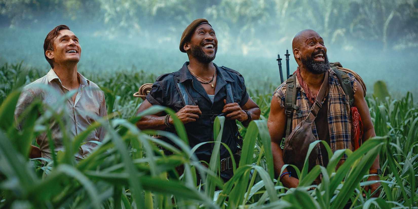 Martin Krebs (Rupert Friend), Duncan Kincaid ( Mahershala Ali) and a man (Bechir Sylvain)  looking amazed in Jurᴀssic World Rebirth