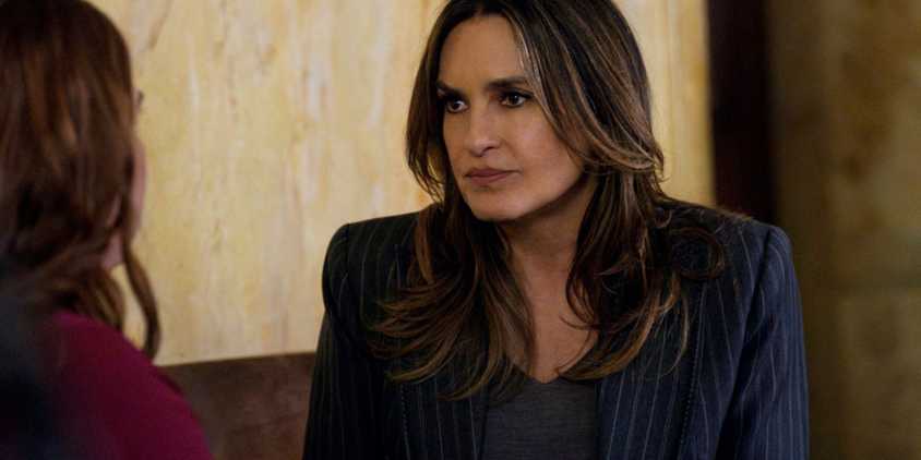 Law & Order SVU Benson sitting across from a victim