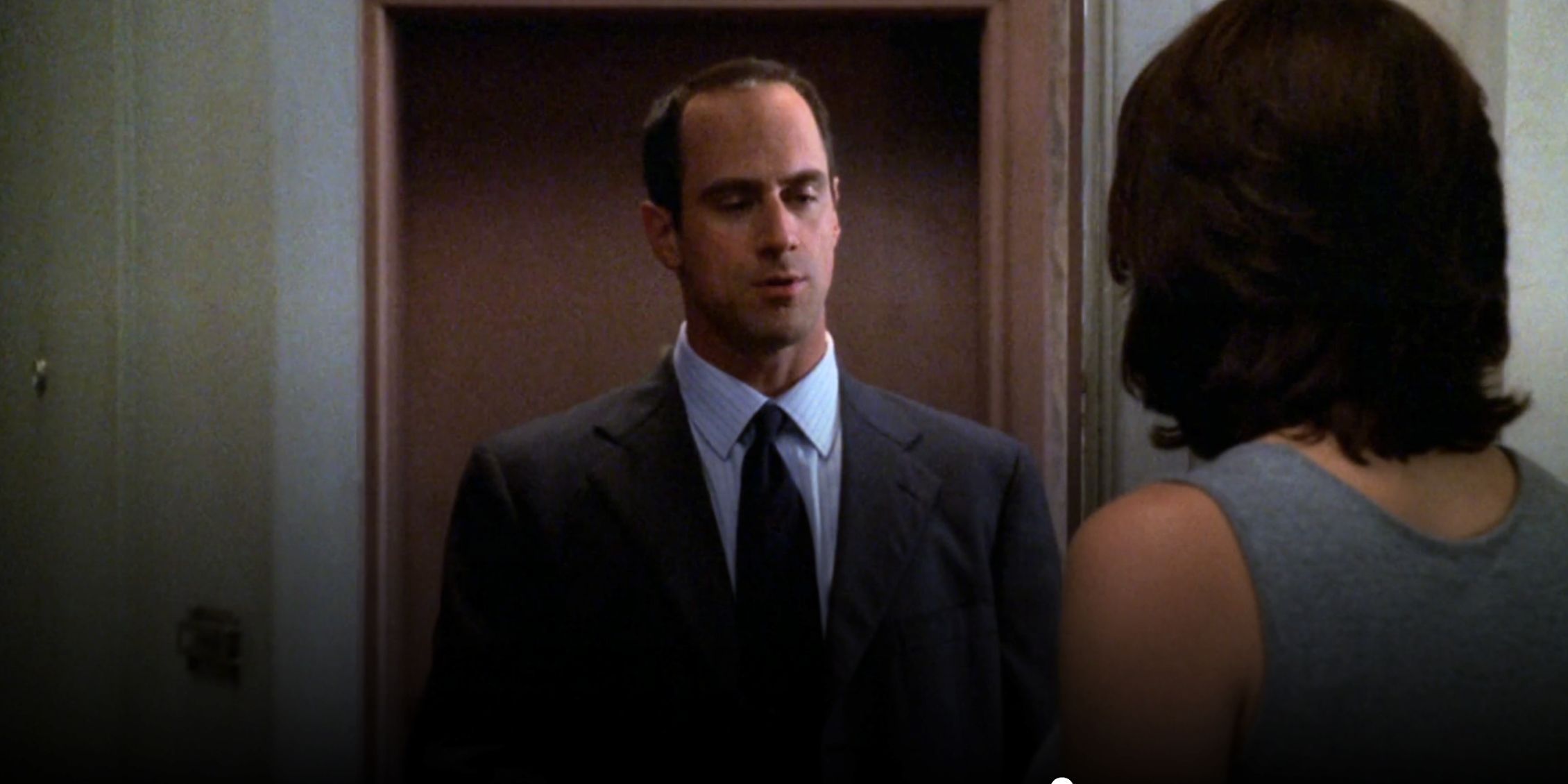 Law & Order Svu Stabler standing on Benson's door wearing a suit and tie