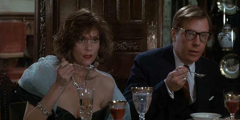 Lesley Ann Warren as Miss Scarlet and Michael McKean as Mr Green eating soup in Clue