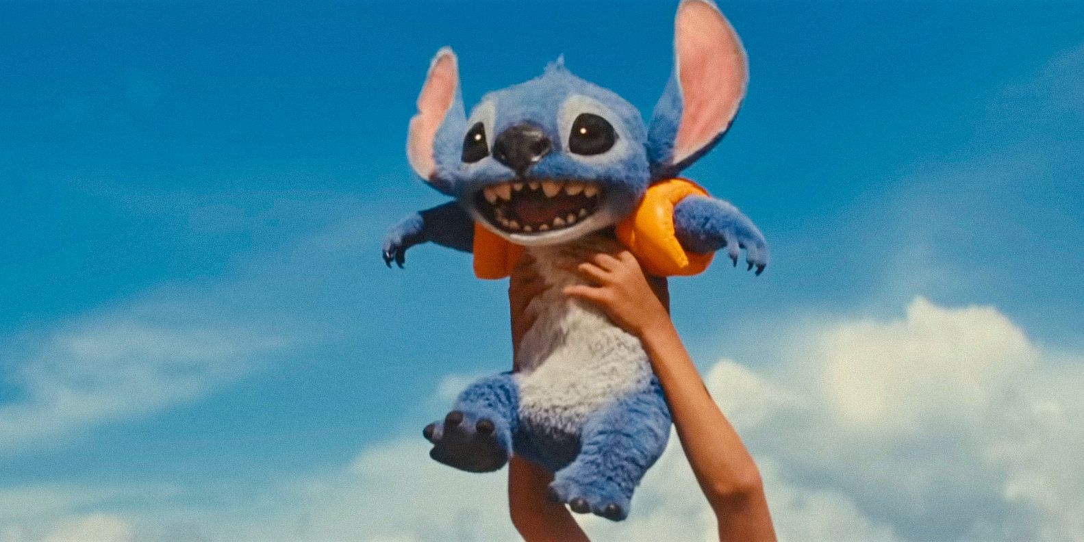 Sтιтch being lifted into the air in the live-action Lilo & Sтιтch