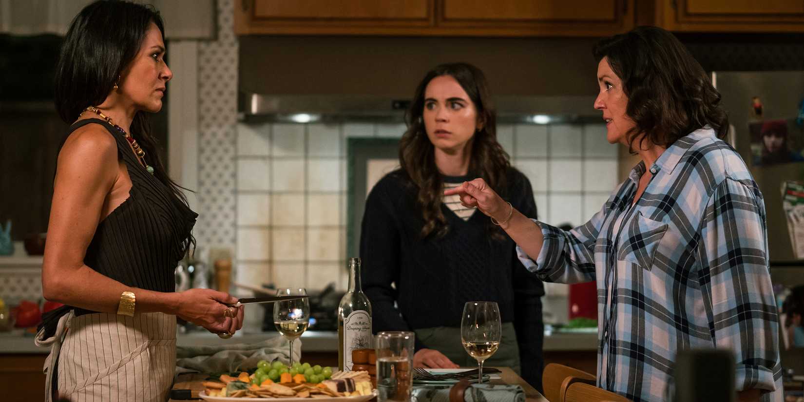 Lottie, Callie & Shauna in Yellowjackets season 3