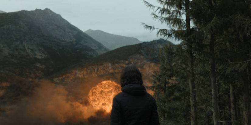 Still of mountains from The Gorge