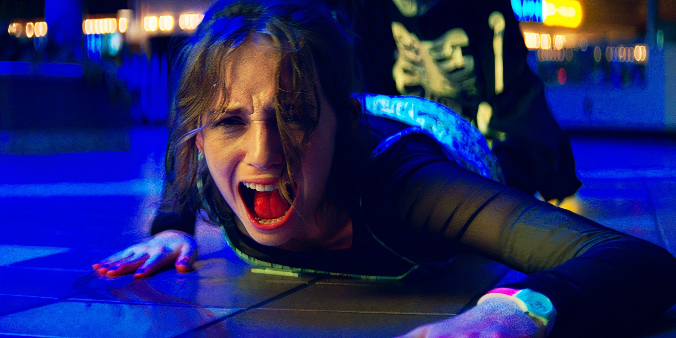 Maya Hawke screaming as she gets attacked by a masked killer in Fear Street Part One 1994
