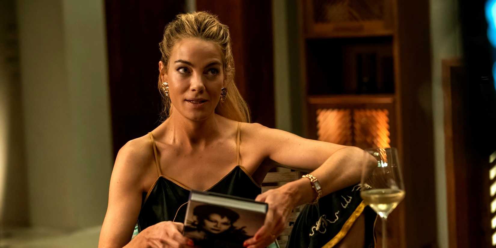Michelle Monaghan looks up incredulously from her book in the white lotus season 3