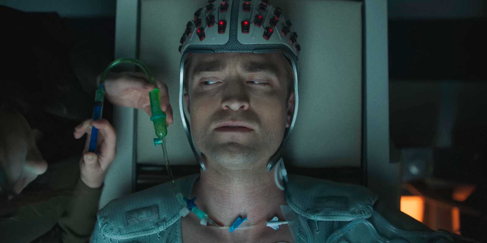 Mickey (Robert Pattinson) undergoing an electroencephalogram in Mickey 17