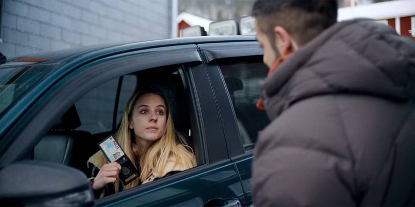 Hanna showing Daniel her driver's license in The Åre Murders