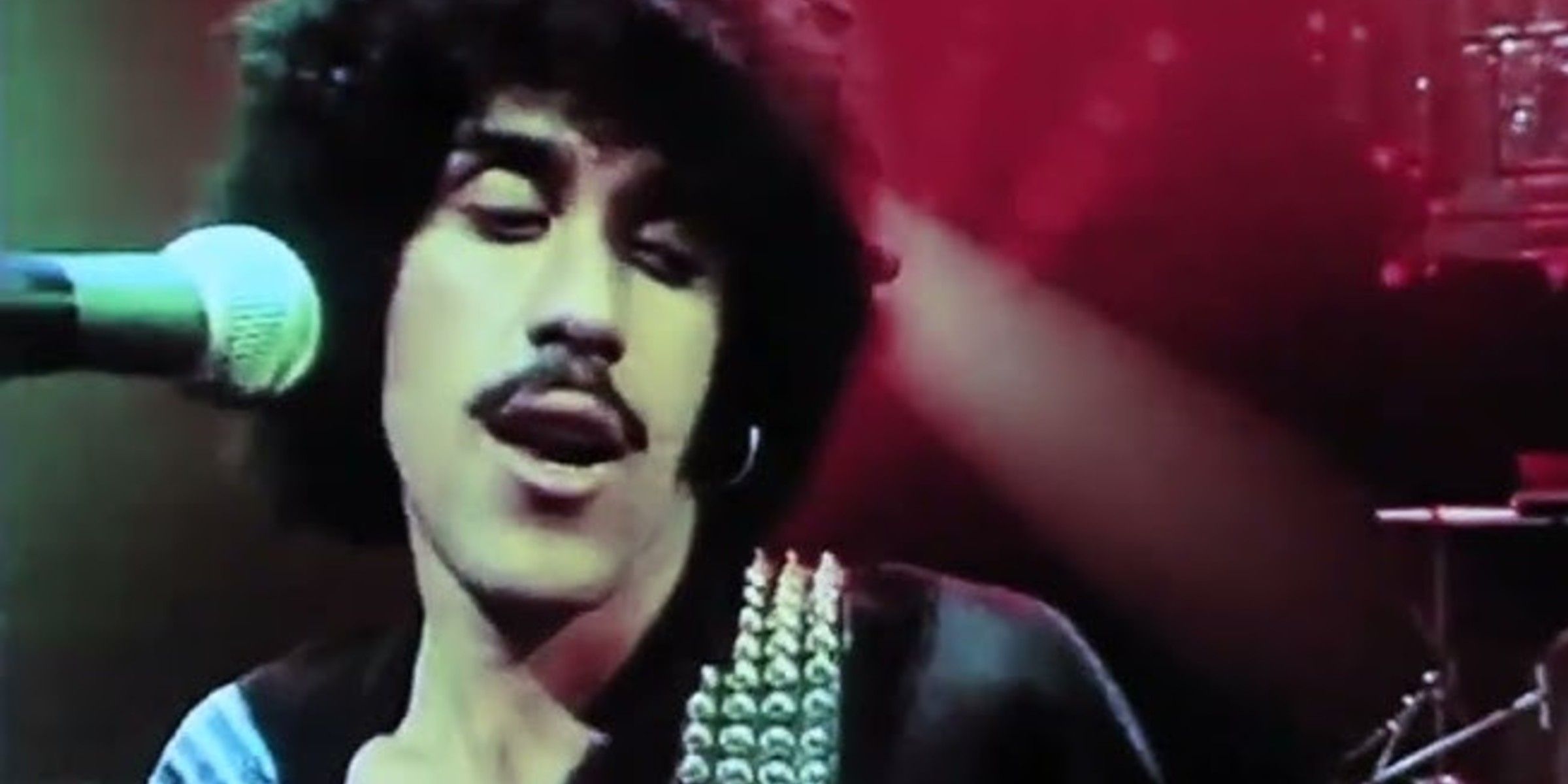 Phil Lynott sings in a Thin Lizzy Music Video