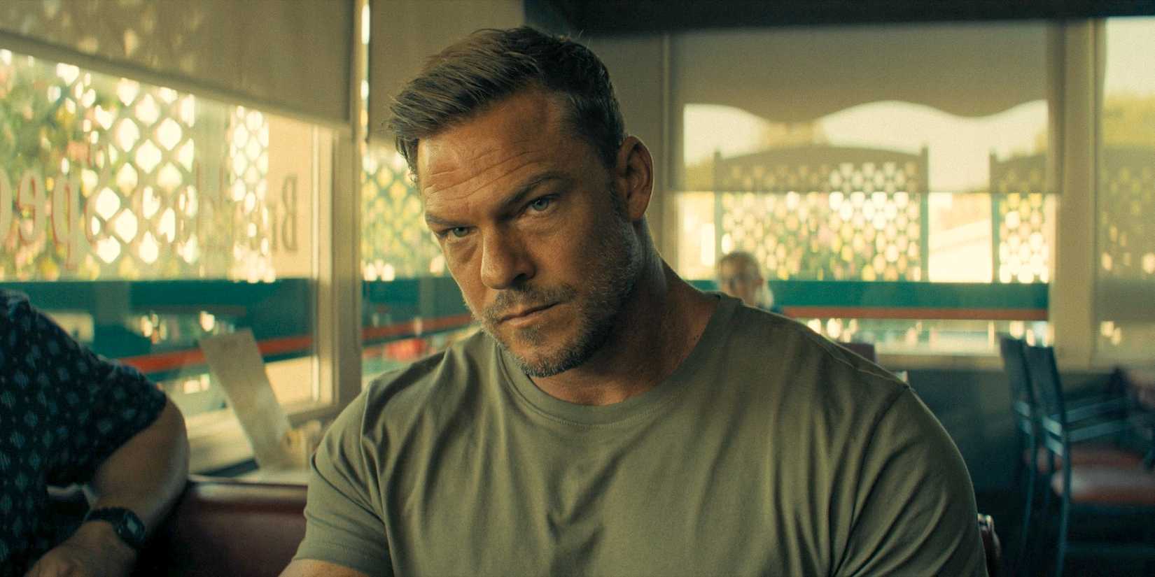 Jack Reacher (Alan Ritchson) in Reacher Season 3 Ep 1