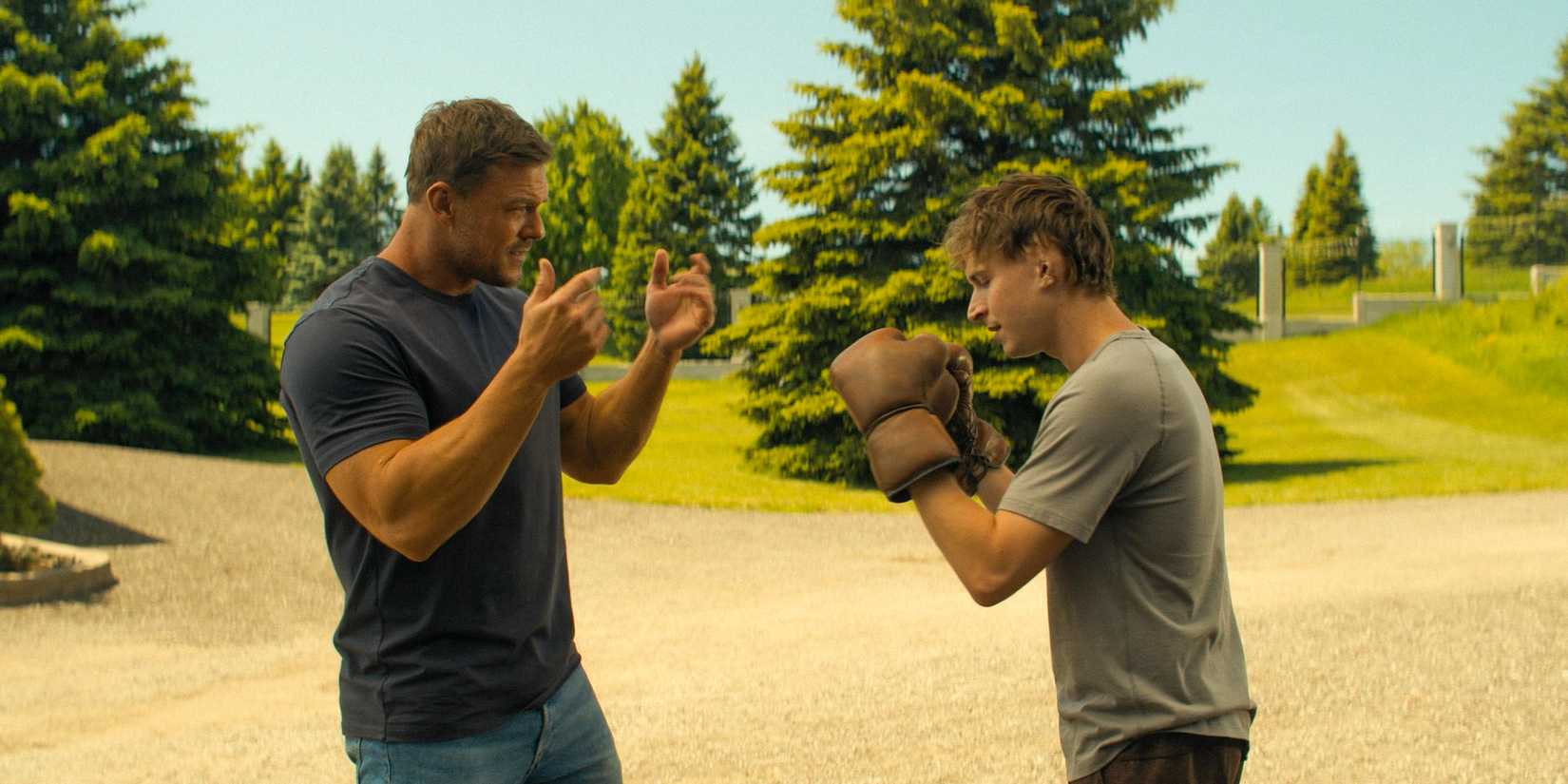 Jack Reacher (Alan Ritchson) is teaching Richard Beck (Johnny Berchtold) how to box in Reacher Season 3 Ep 4