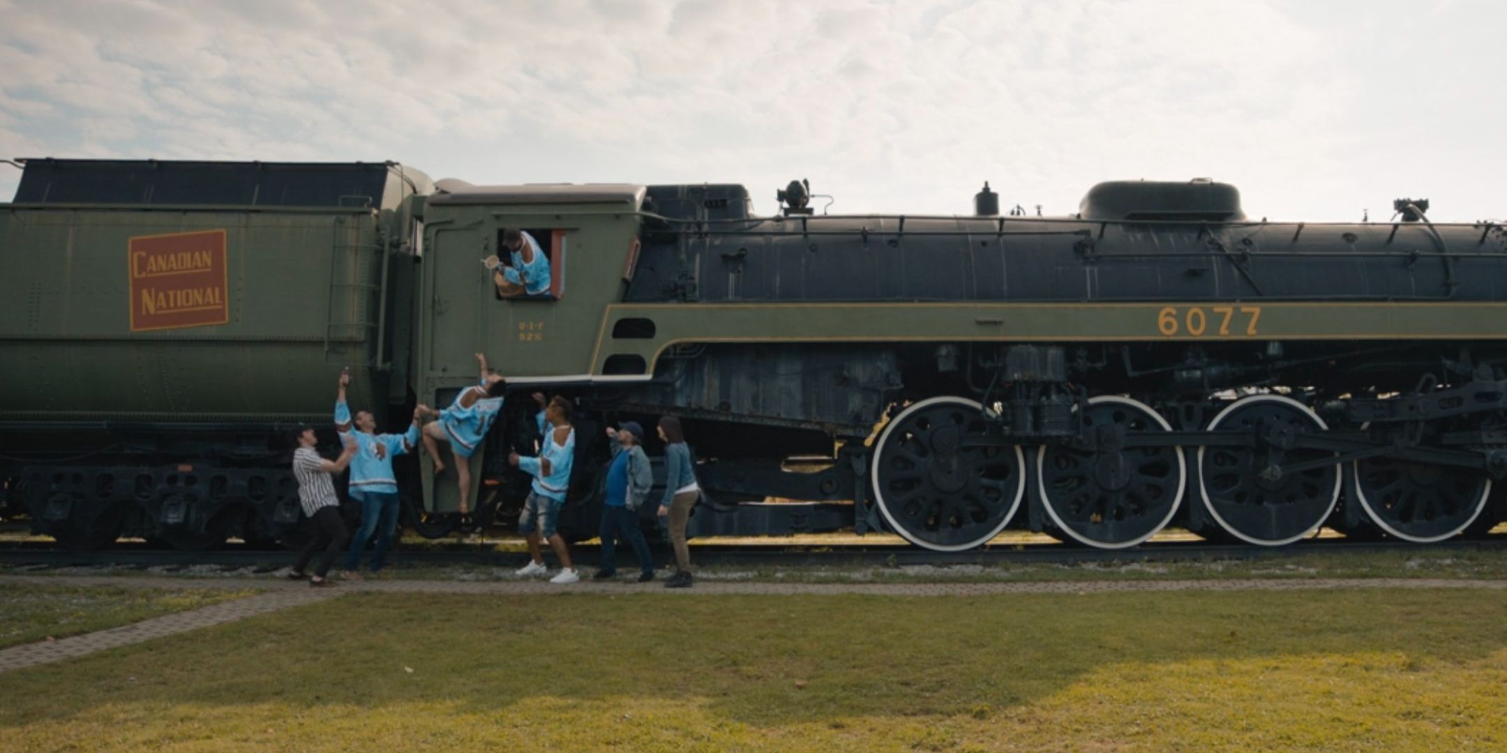 Bulldogs celebra l'Ontario nel Northern Railway Museum nella 4a stagione Shoresy