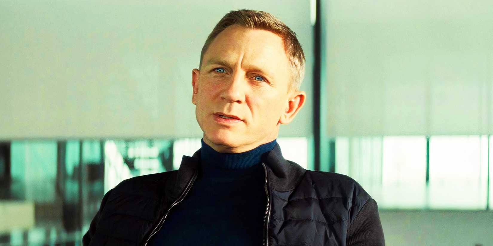 Daniel Craig looking mildly perplexed as James Bond in Spectre