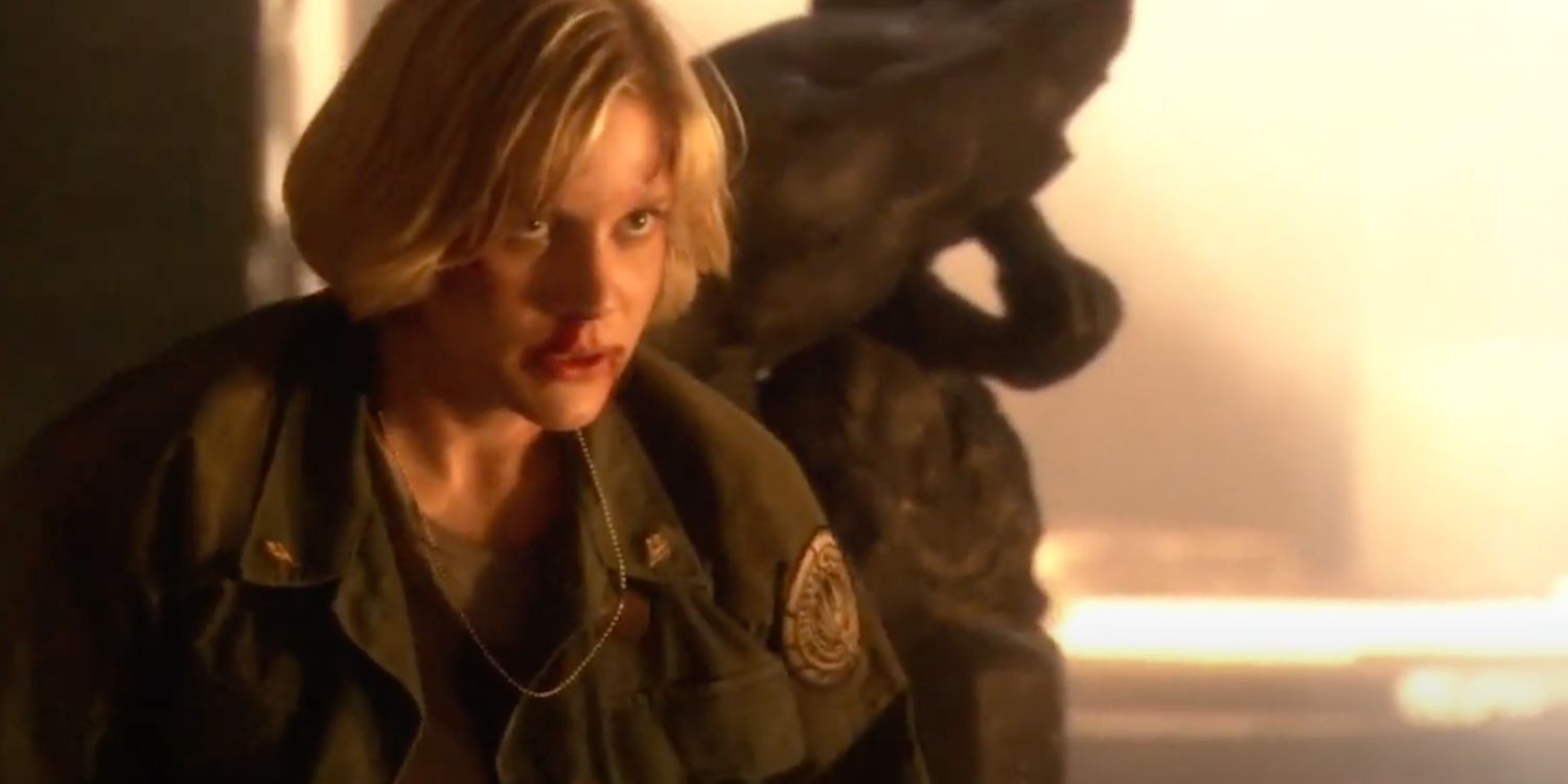 Starbuck fights Six in Battlestar Galactica (1)