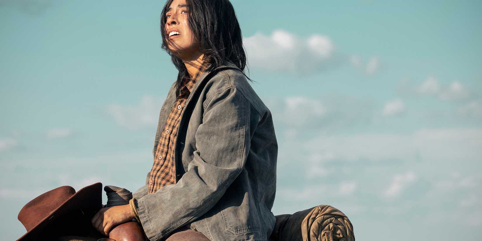 Teonna riding a horse in 1923 season 2