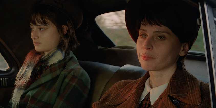 Zsofia and Erzsebet in the back seat of a car in The Brutalist.