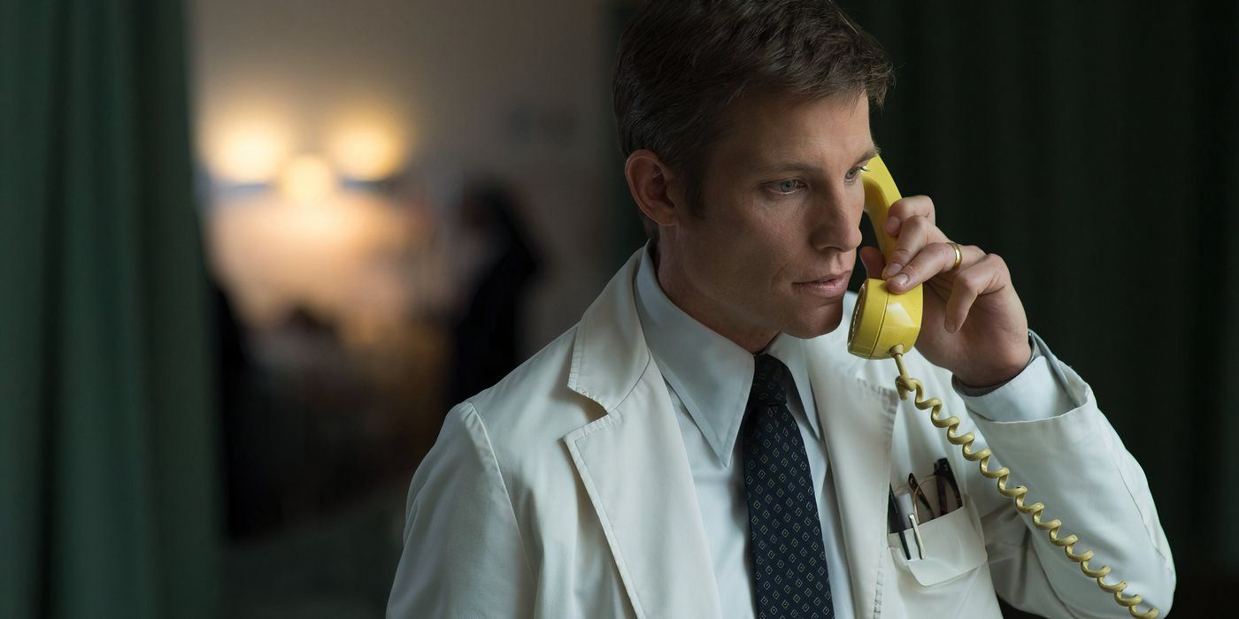 Ward Horton on the phone in The Night Agent