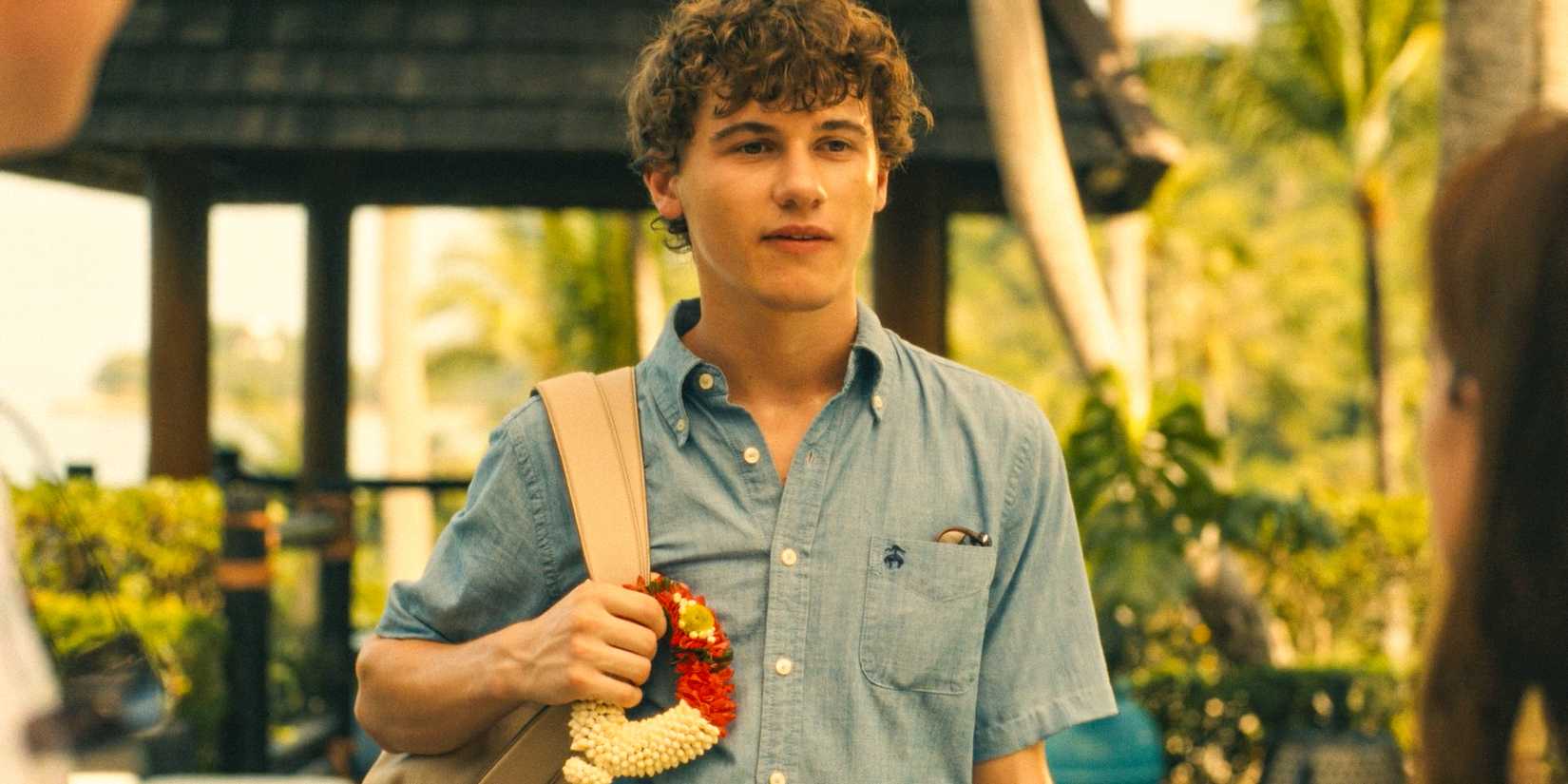 Lochlan Ratliff (Sam Nivola) in The White Lotus Season 3 Ep 1