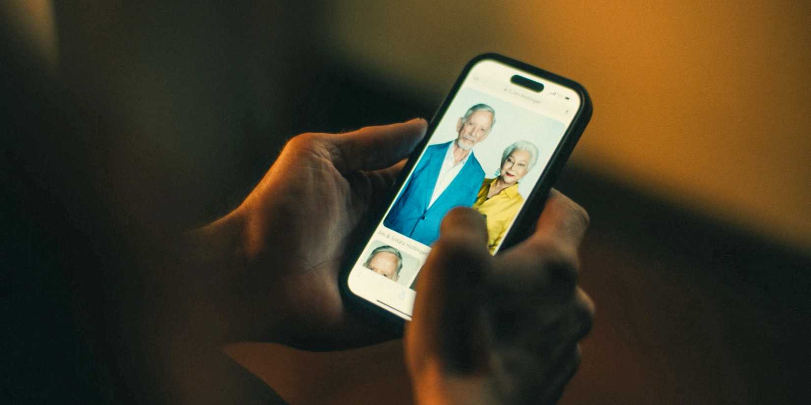 Rick Hatchett stalking Sritala and her husband on the internet in The White Lotus Season 3 Ep 1