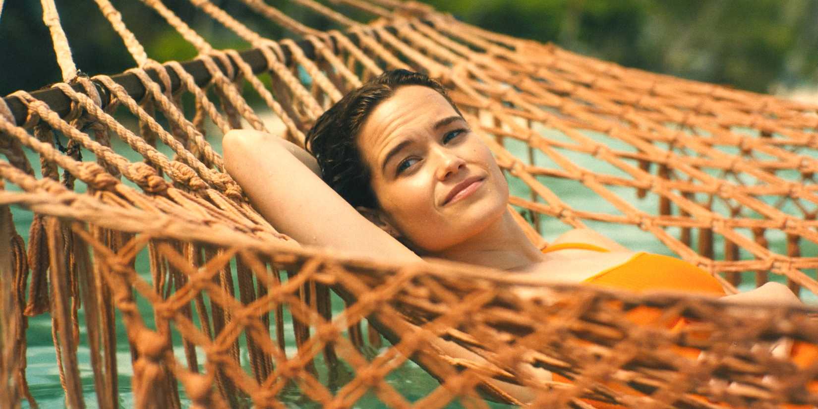 Piper Ratliff (Sarah Catherine Hook) lying on a hammock in The White Lotus Season 3 Ep 2