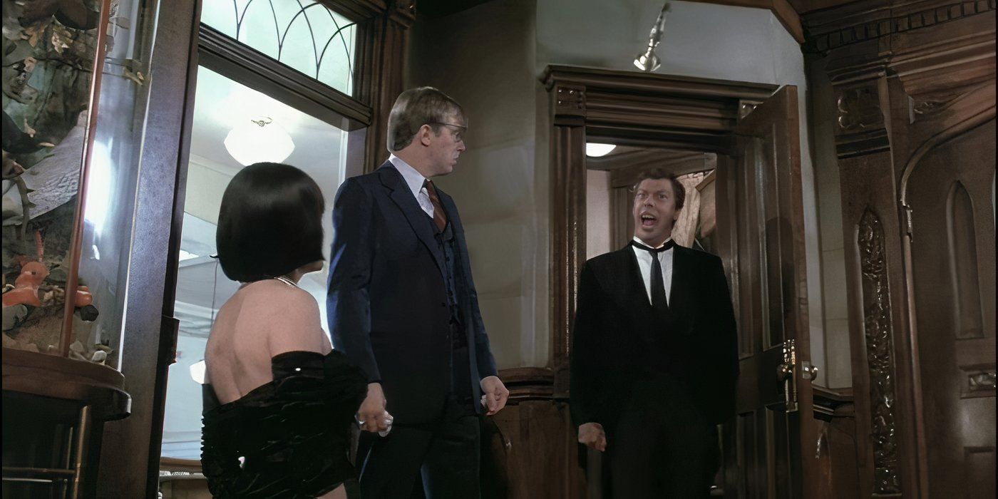 Tim curry as Wadsworth standing on the door screaming