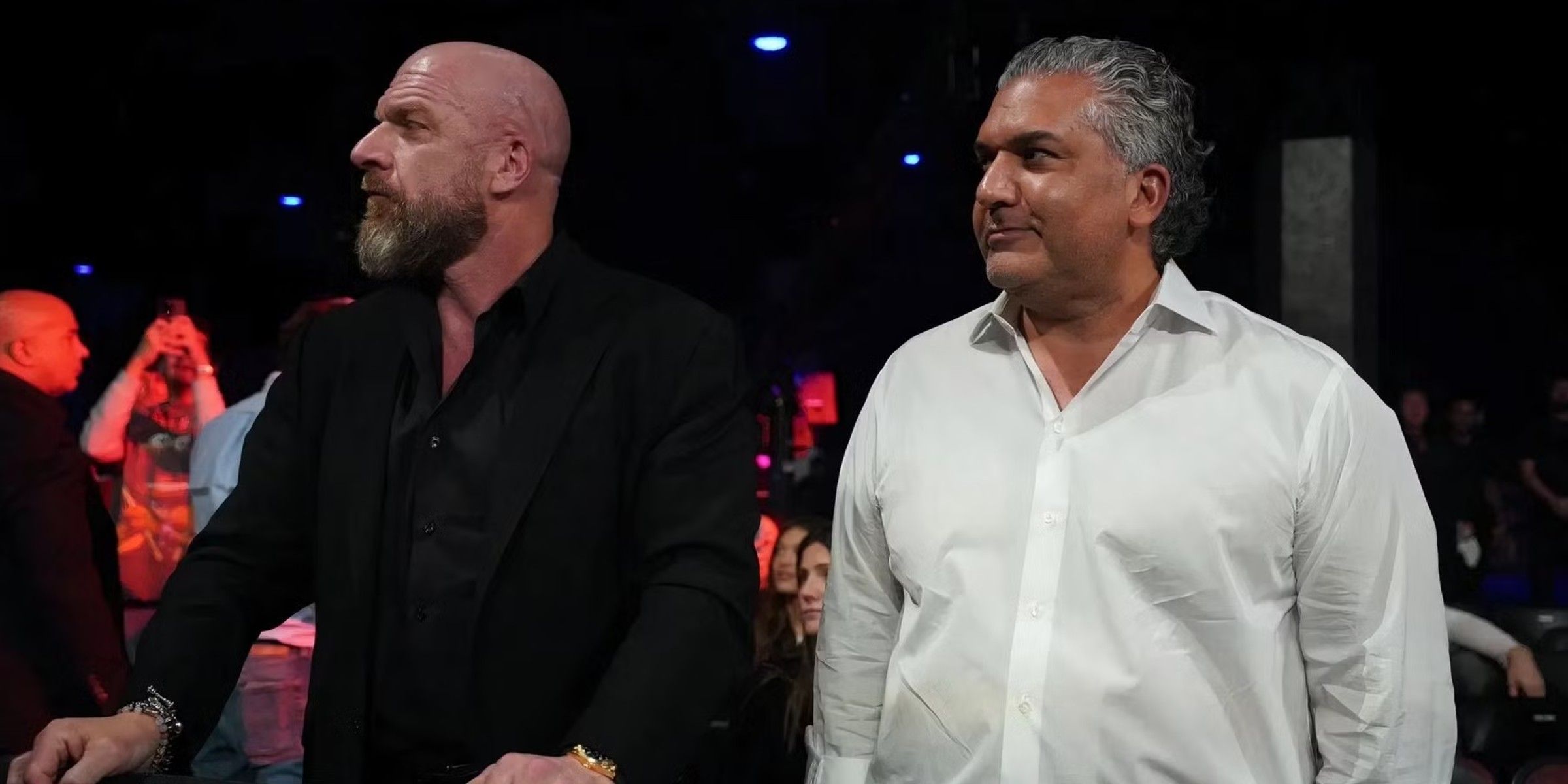 Triple H și Nick Khan în mulțimea WWE