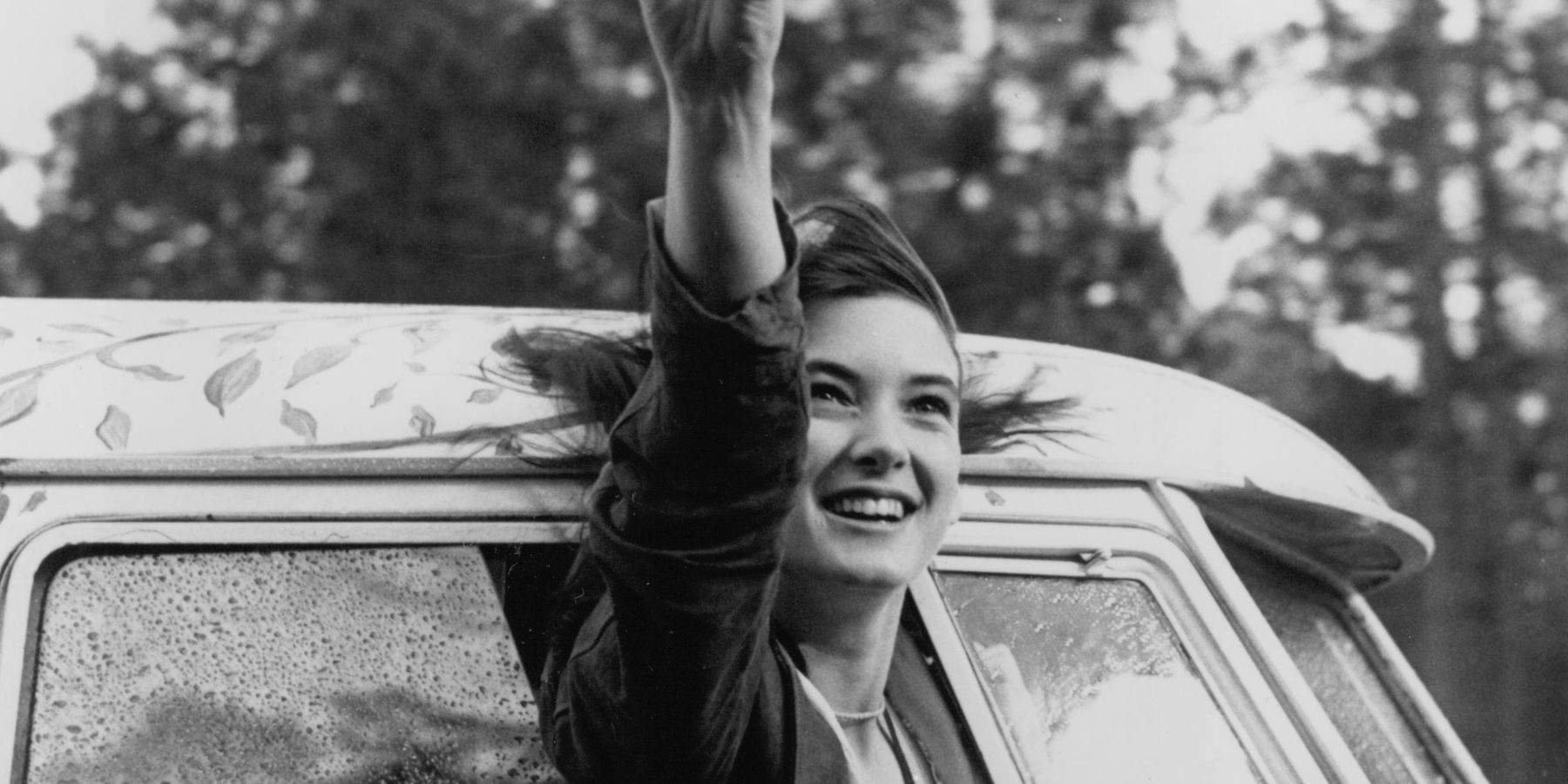 Winona Ryder smiling and leaving a van in 1969