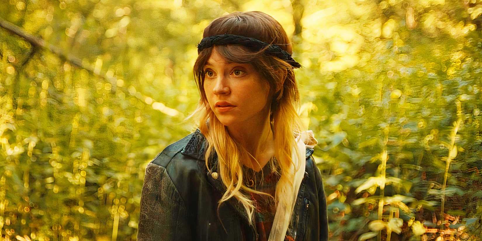 Sophie Thatcher looking over her shoulder as Natalie in Yellowjackets season 3 episode 2