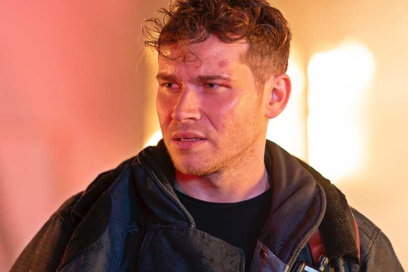 Oliver Stark as Buck in 9-1-1 season 8, episode 9.