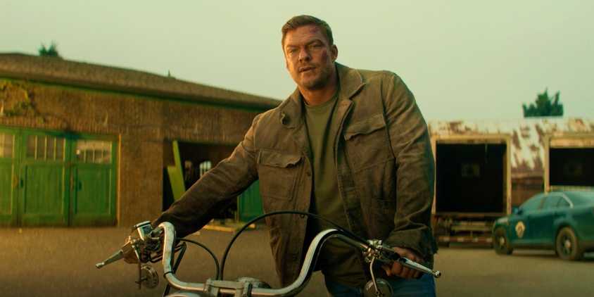 Alan Ritchson as Reacher with a motorbike in Reacher's season 3 finale