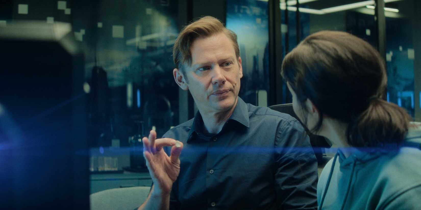 Jimmi Simpson showing Cristin Milioti a gem in Black Mirror season 7