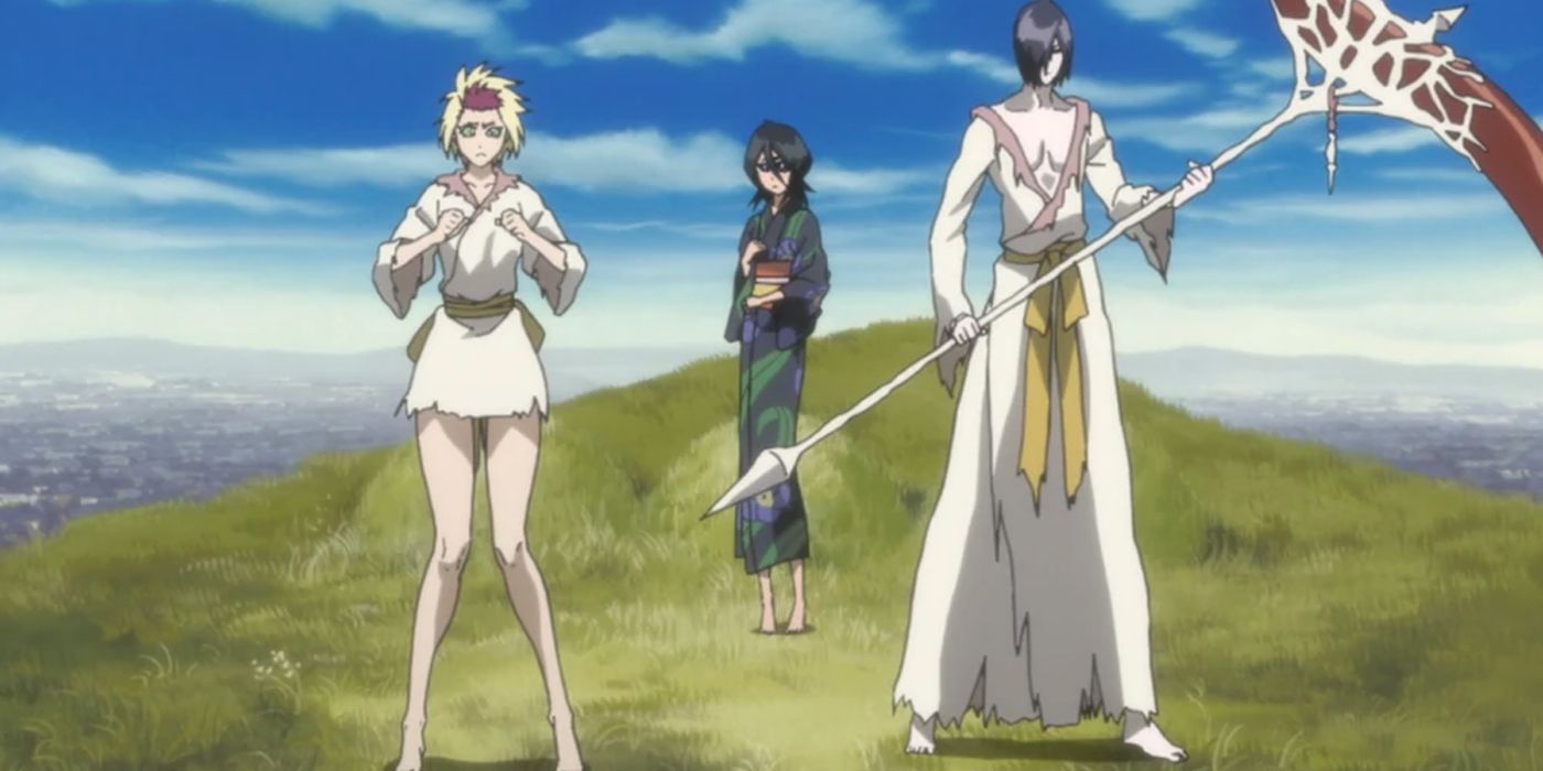 Rukia behind the villains of the film Fade to Black.