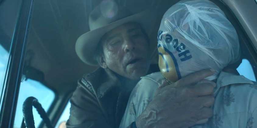 Budge de Baca (Raoul Max Trujillo) suffocating a man with a plastic bag in Dark Winds season 3, episode 2