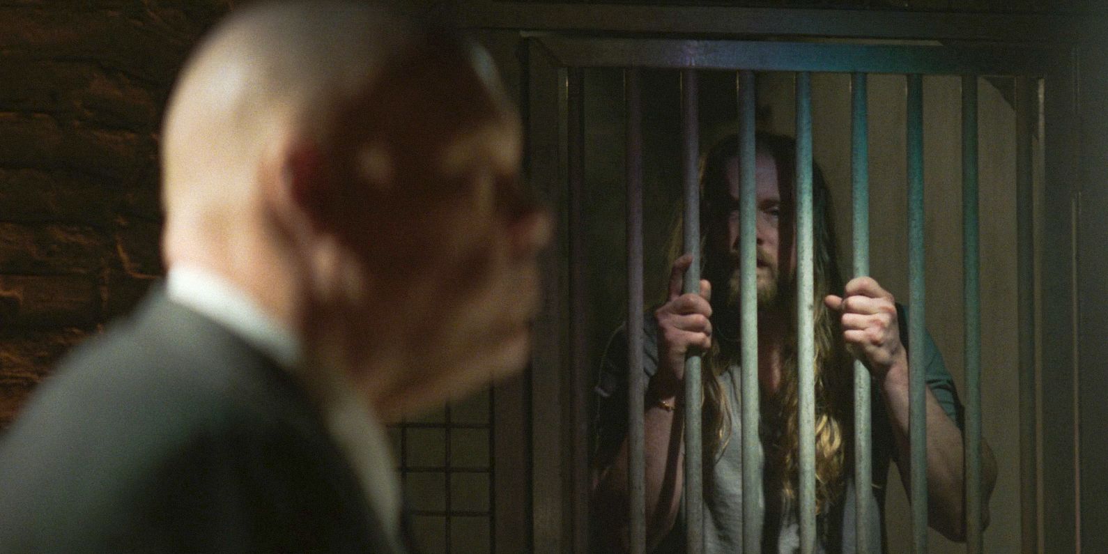 Wilson Fisk keeping Adam (Lou Taylor Pucci) locked up in a cell in Daredevil: Born Again Season 1 Ep 4