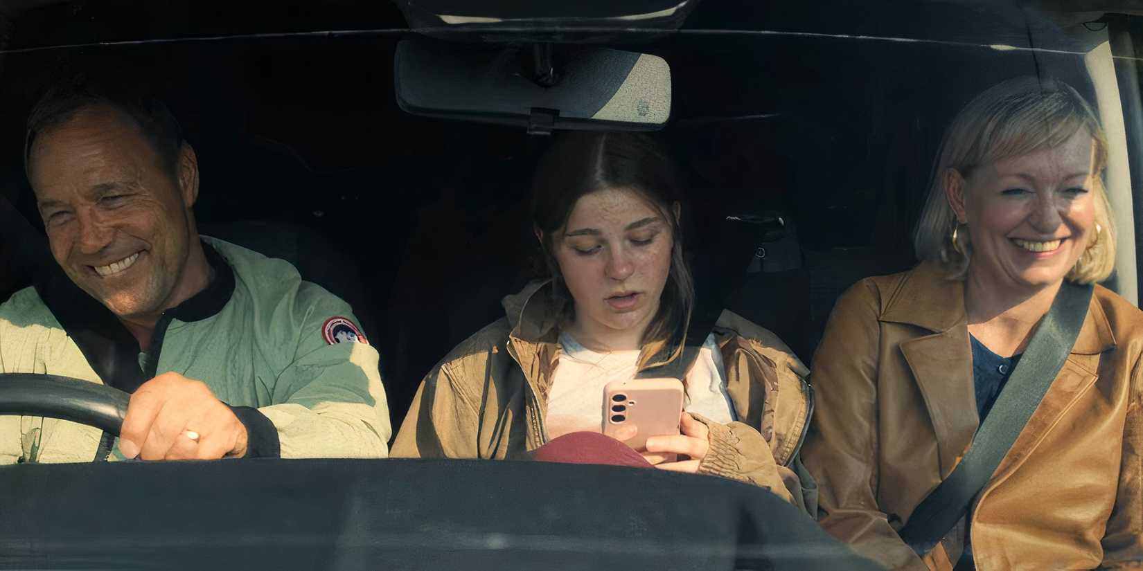 Eddie-Lisa-Manda-Adolescence
