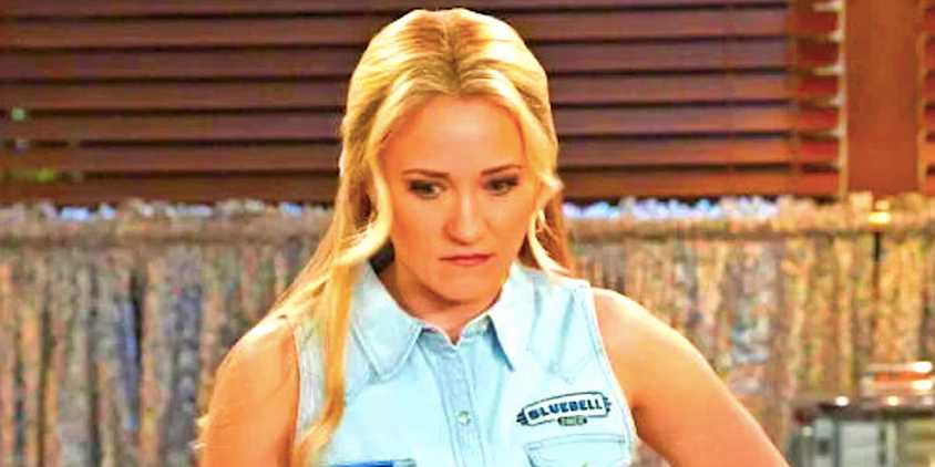 Emily Osment's Mandy looks panicked in the diner from Georgie & Mandy's First Marriage episode 14