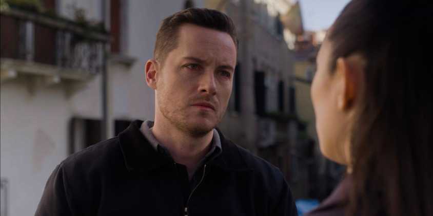 FBI: International Wes with a serious look on his face while talking to Vo