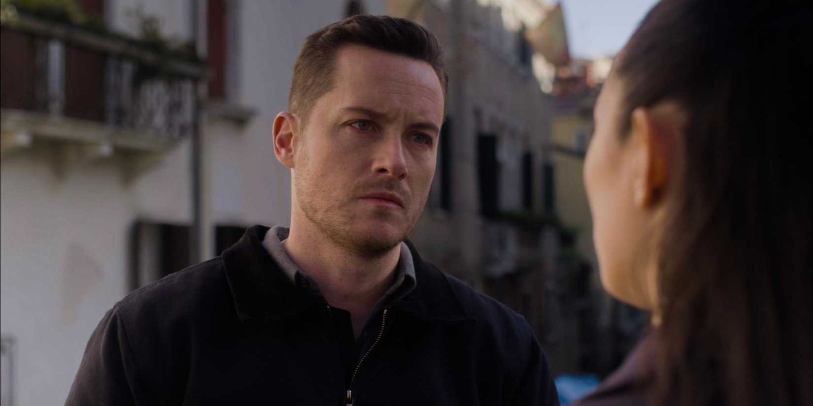 FBI: International Wes with a serious look on his face while talking to Vo